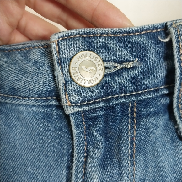 Hollister Curvy Ultra High-Rise Mom Jean  4R 25½" Short Inseam W27 Mid Wash - Picture 9 of 10